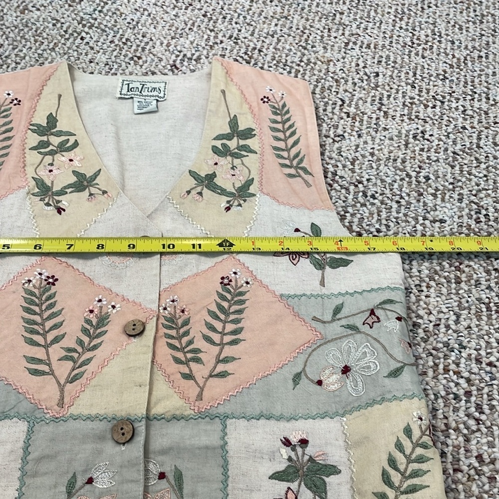 TanTrums Vintage Floral Embroidered Patchwork Vest. Y2K - Picture 6 of 8